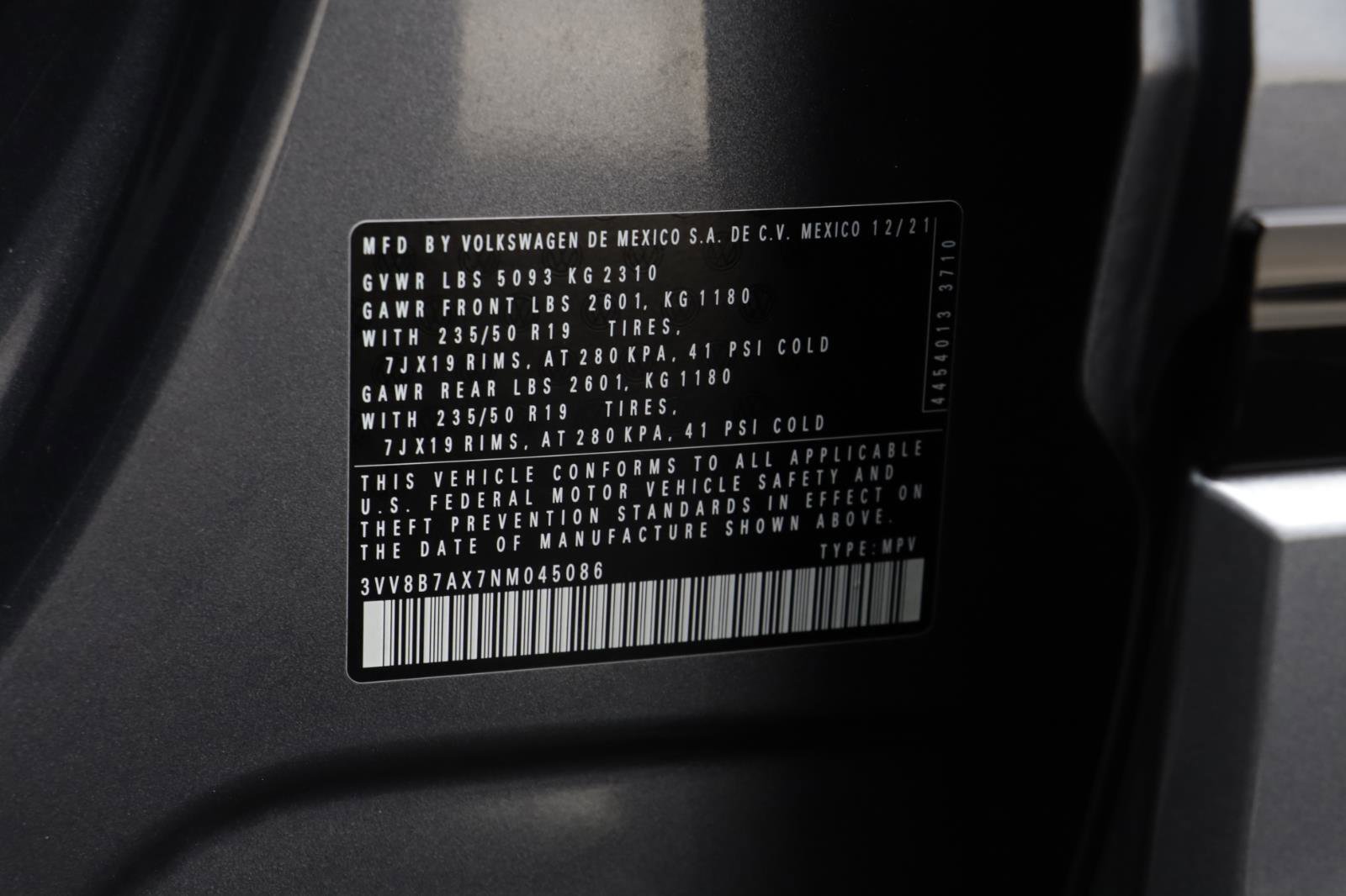 Used 2022 Volkswagen Tiguan SE R-Line image 24