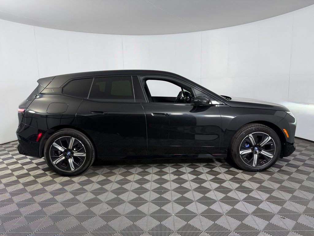Used 2023 BMW iX xDrive50 w/ Sport Package AWD/4WD image 5