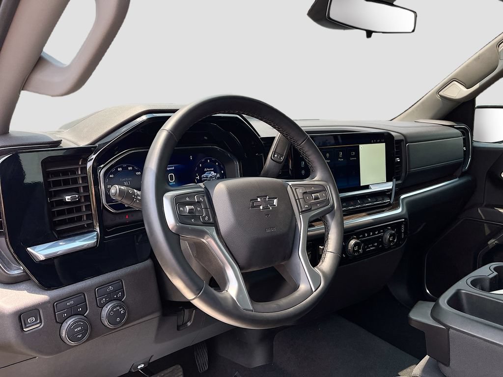 Used 2025 Chevrolet Silverado 1500 LT AWD/4WD image 9