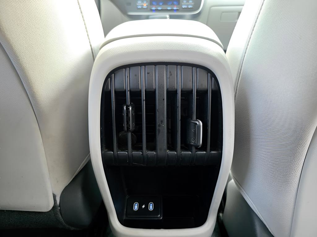 Used 2024 Hyundai Kona SEL image 16