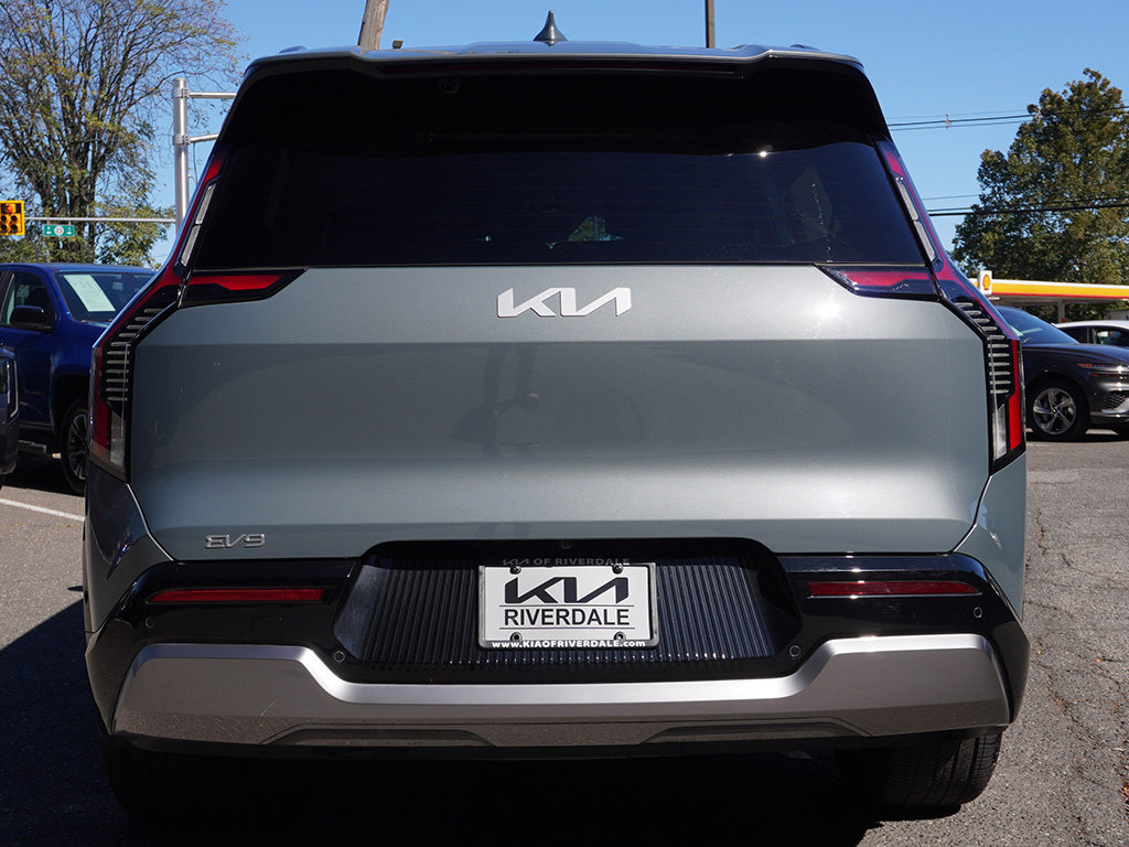 Used 2024 Kia EV9 Land AWD/4WD image 16