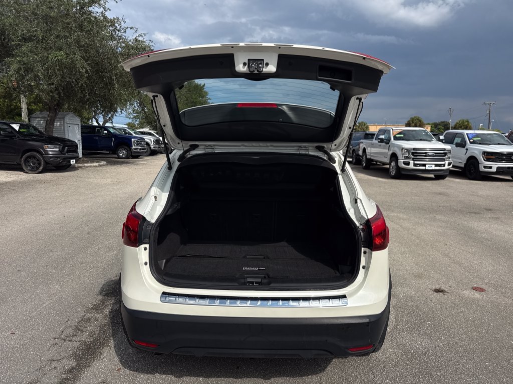 Used 2017 Nissan Rogue Sport SV FWD image 24