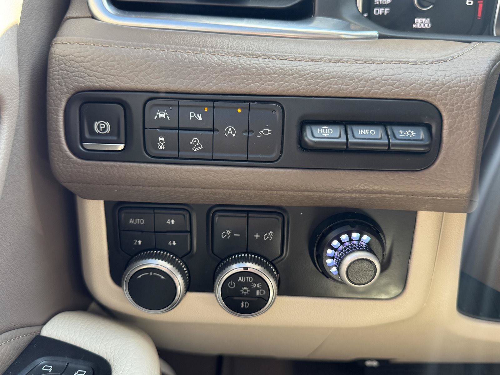 Used 2021 GMC Yukon Denali w/ Denali Premium Package AWD/4WD image 21