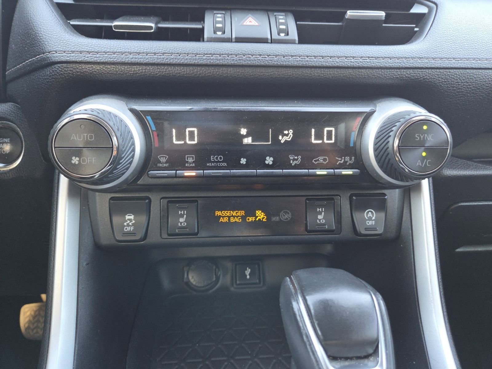 Used 2021 Toyota RAV4 XLE Premium image 32