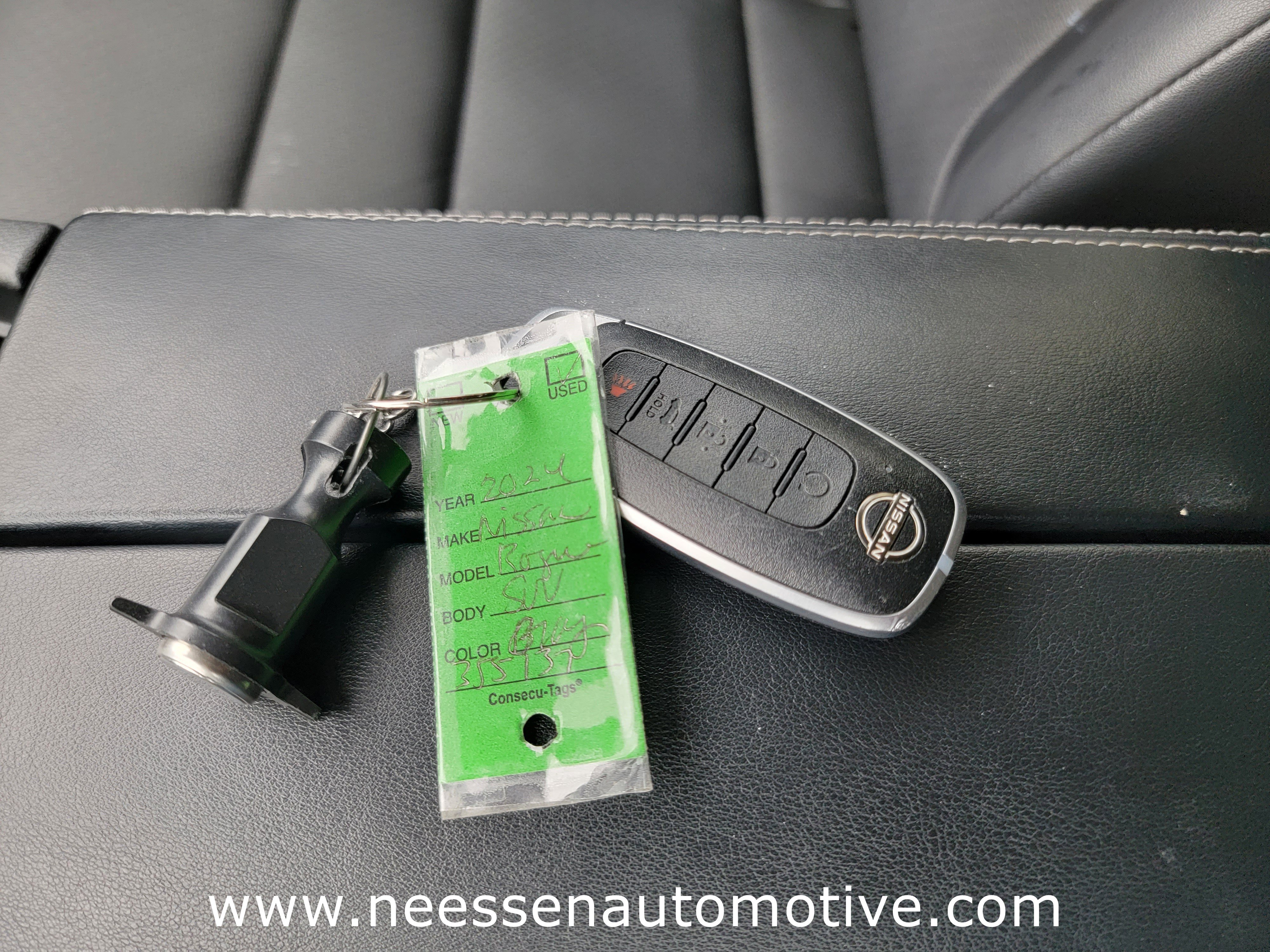 Used 2024 Nissan Rogue SV w/ SV Premium Package image 31