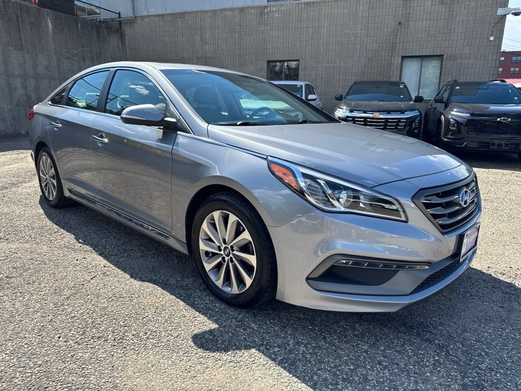 Used 2017 Hyundai Sonata Sport w/ Value Edition Package 02 FWD image 9