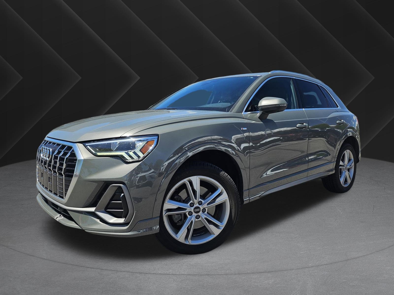 Used 2022 Audi Q3 2.0T Premium Plus w/ Premium Plus Package AWD/4WD image 1