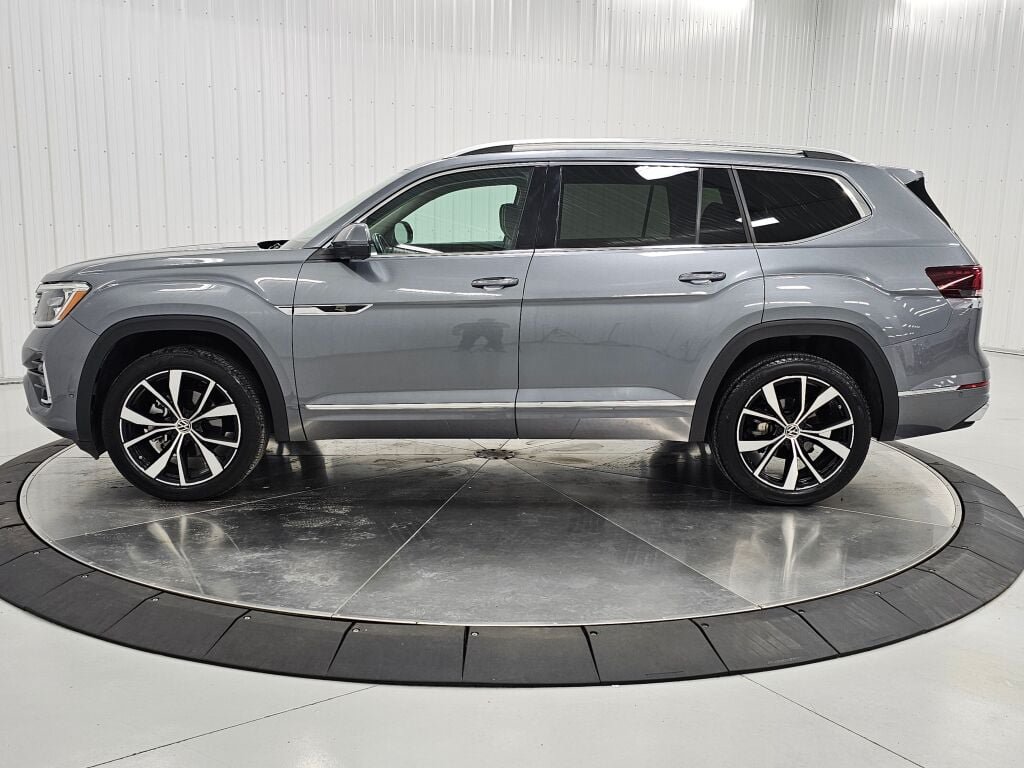 Used 2024 Volkswagen Atlas SEL Premium R-Line AWD/4WD image 2