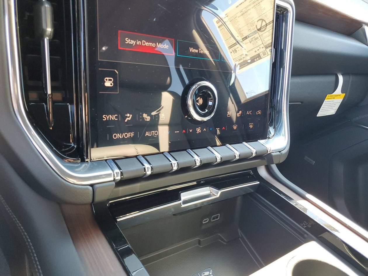 New 2026 GMC Yukon XL Denali w/ Sun & Power Step Package AWD/4WD image 23