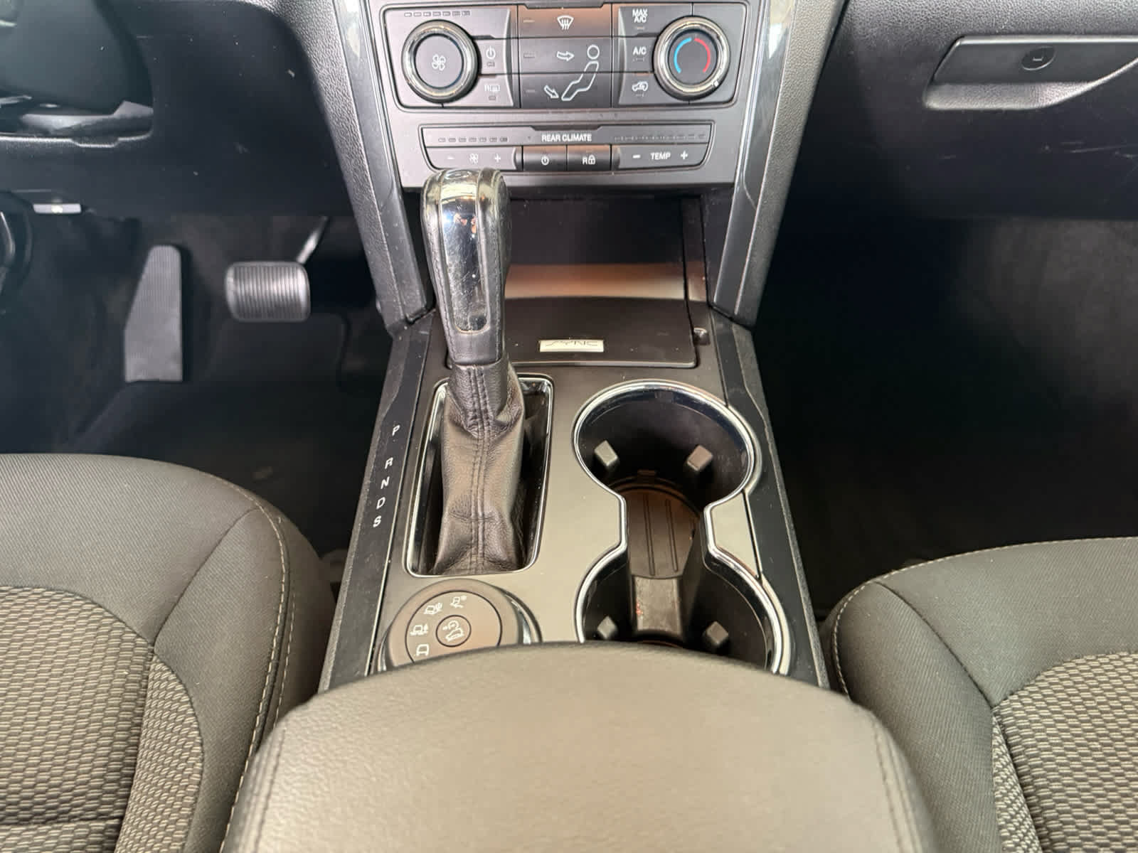 Used 2017 Ford Explorer XLT AWD/4WD image 12