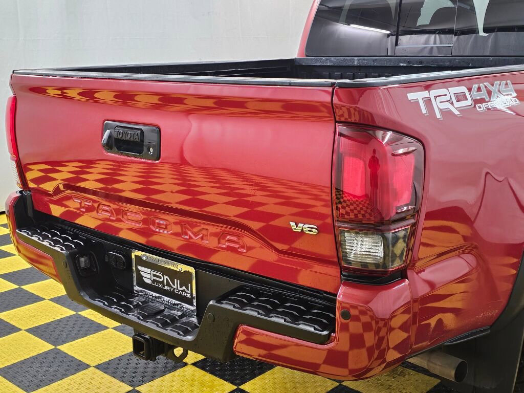 Used 2019 Toyota Tacoma TRD Off-Road w/ Technology Package AWD/4WD image 13