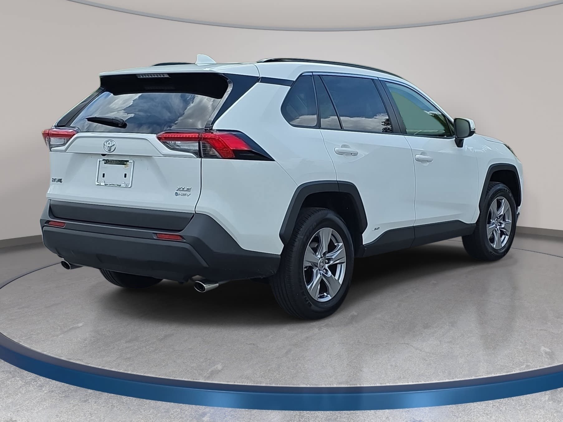 Used 2025 Toyota RAV4 XLE w/ Convenience Package AWD/4WD image 5