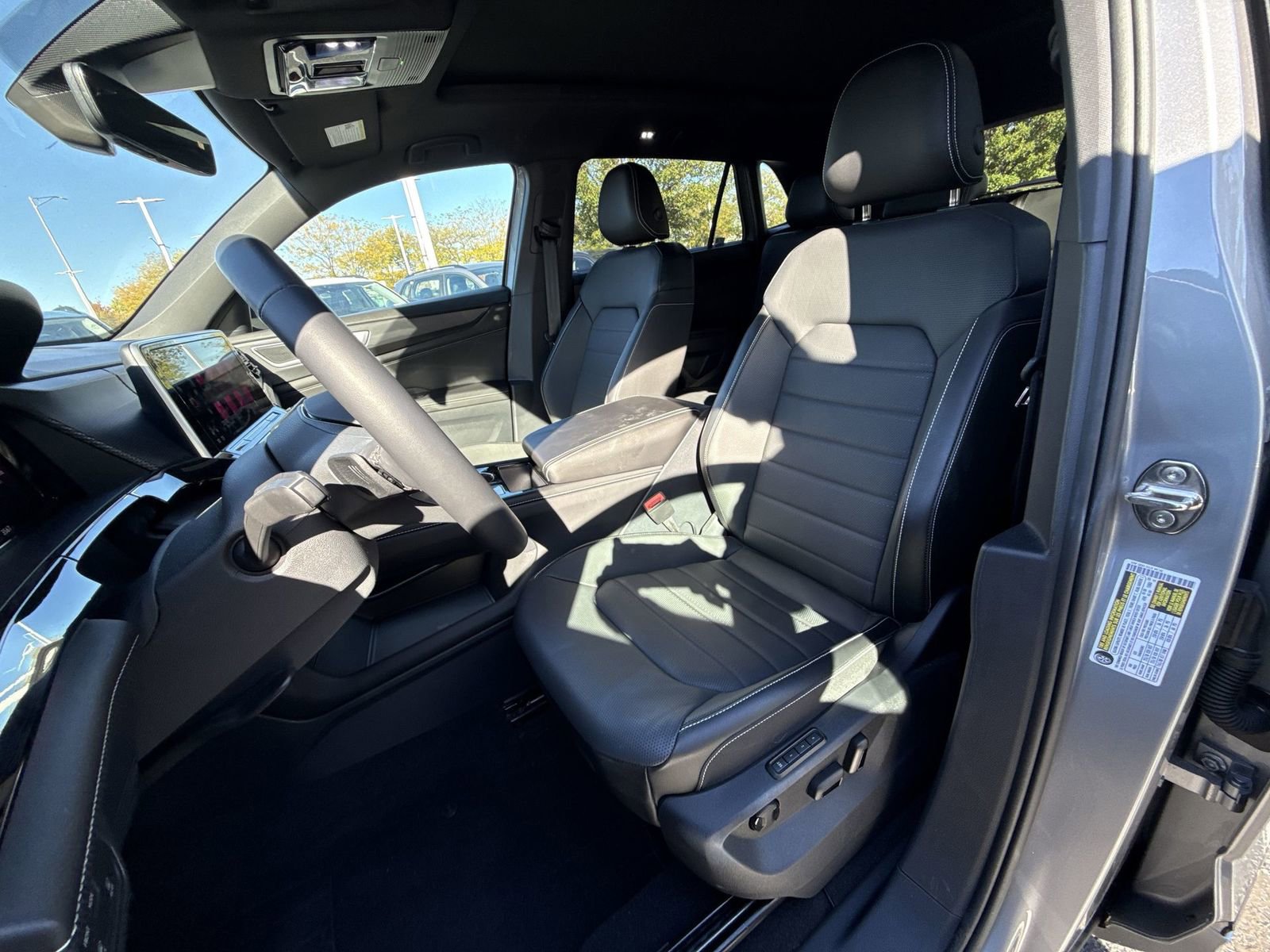 Used 2025 Volkswagen Atlas Cross Sport SEL R-Line image 13