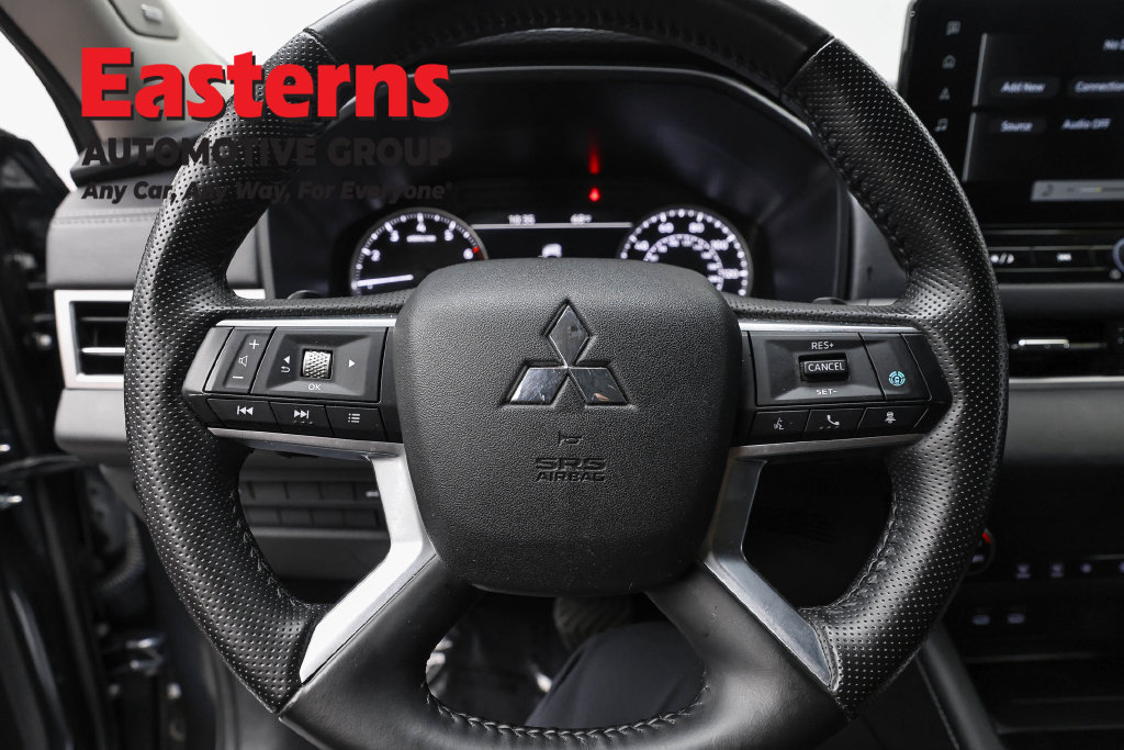 Used 2025 Mitsubishi Outlander SE FWD image 12