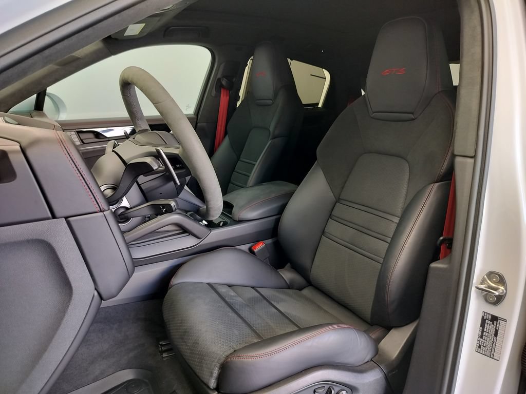 Certified 2025 Porsche Cayenne GTS AWD/4WD image 5