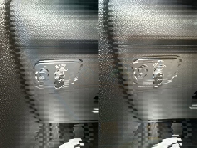 Used 2023 Buick Envision Essence image 48