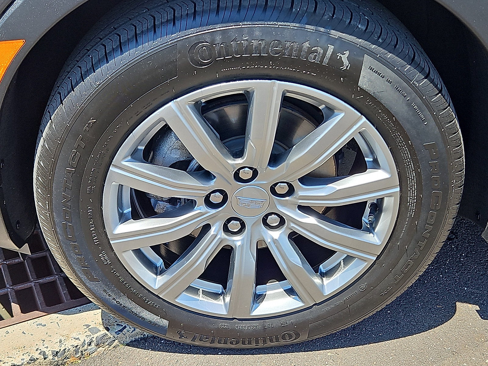 Certified 2023 Cadillac XT4 Premium Luxury AWD/4WD image 8