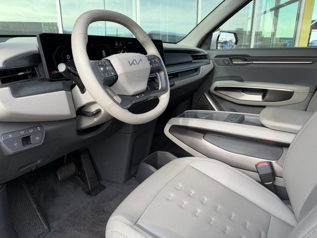 Used 2025 Kia EV9 Wind image 30