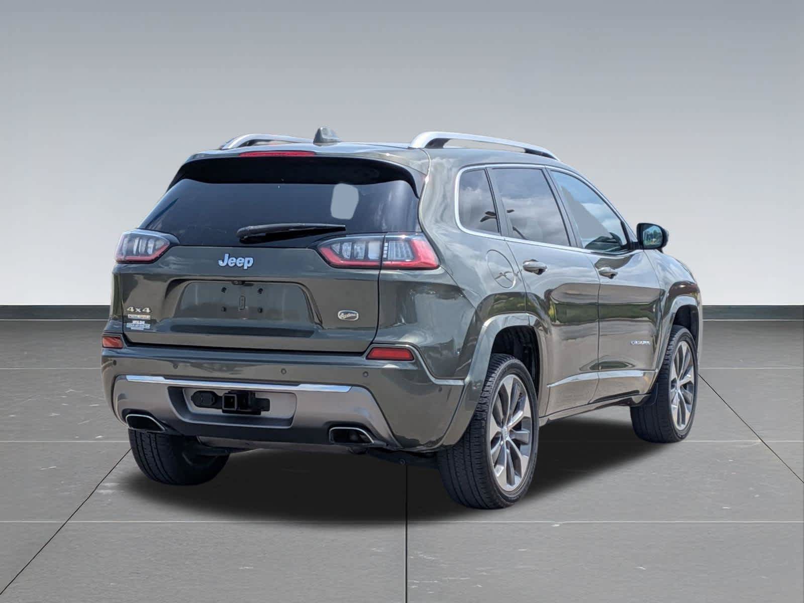 Used 2019 Jeep Cherokee Overland w/ Technology Group AWD/4WD image 5