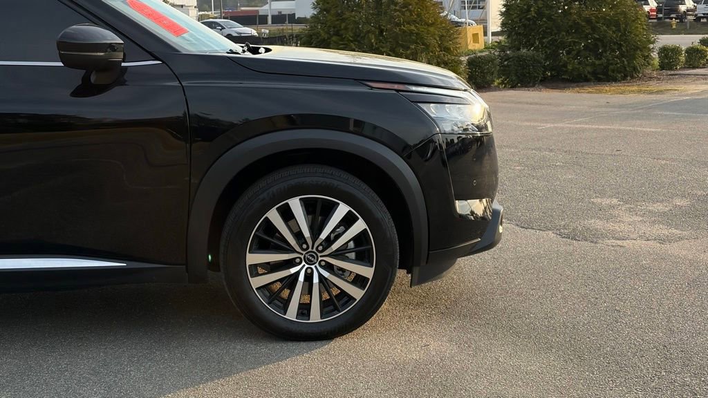 Certified 2025 Nissan Pathfinder Platinum AWD/4WD image 9