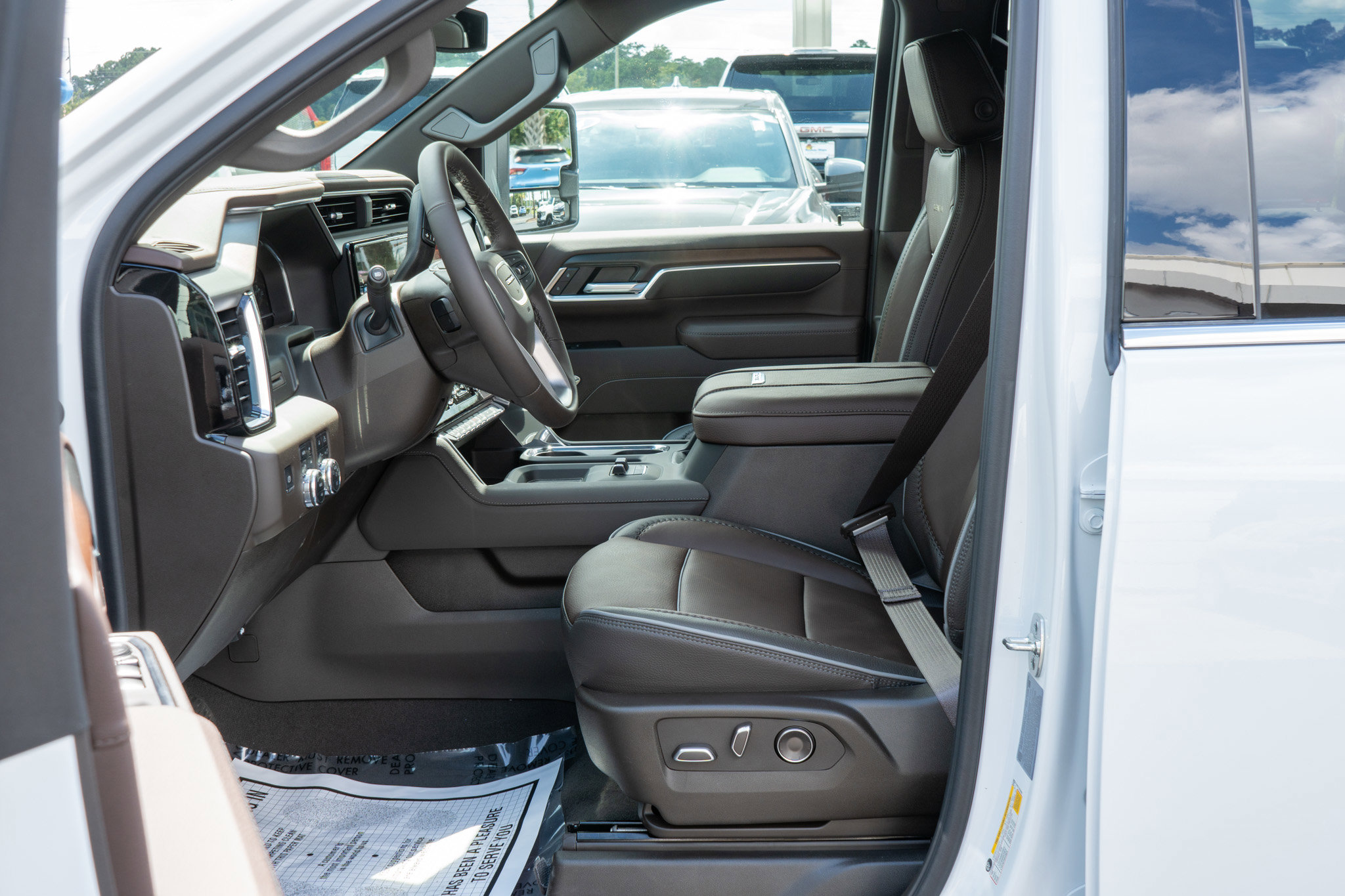 New 2025 GMC Sierra 2500 Denali image 17