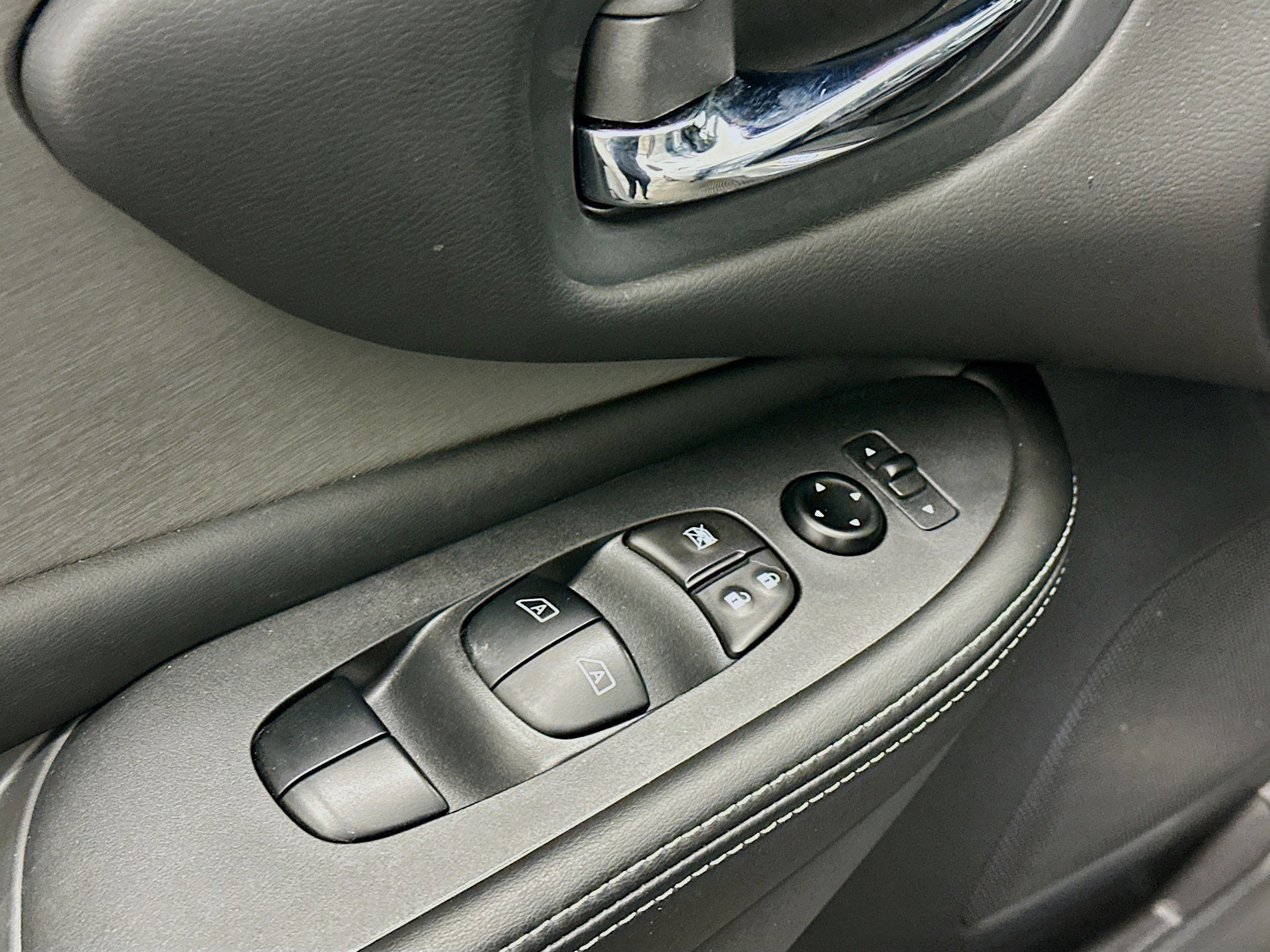 Used 2024 Nissan Murano SV w/ SV Midnight Edition Package image 15