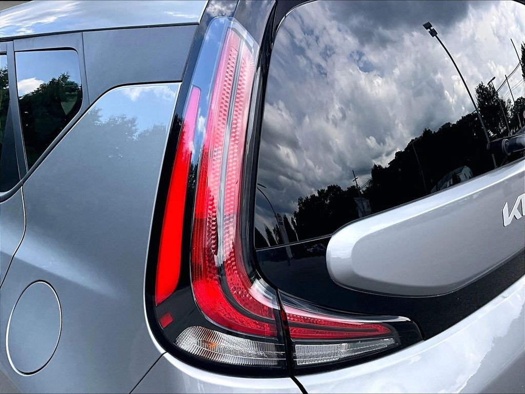 Used 2025 Kia Soul LX w/ LX Technology Package FWD image 32