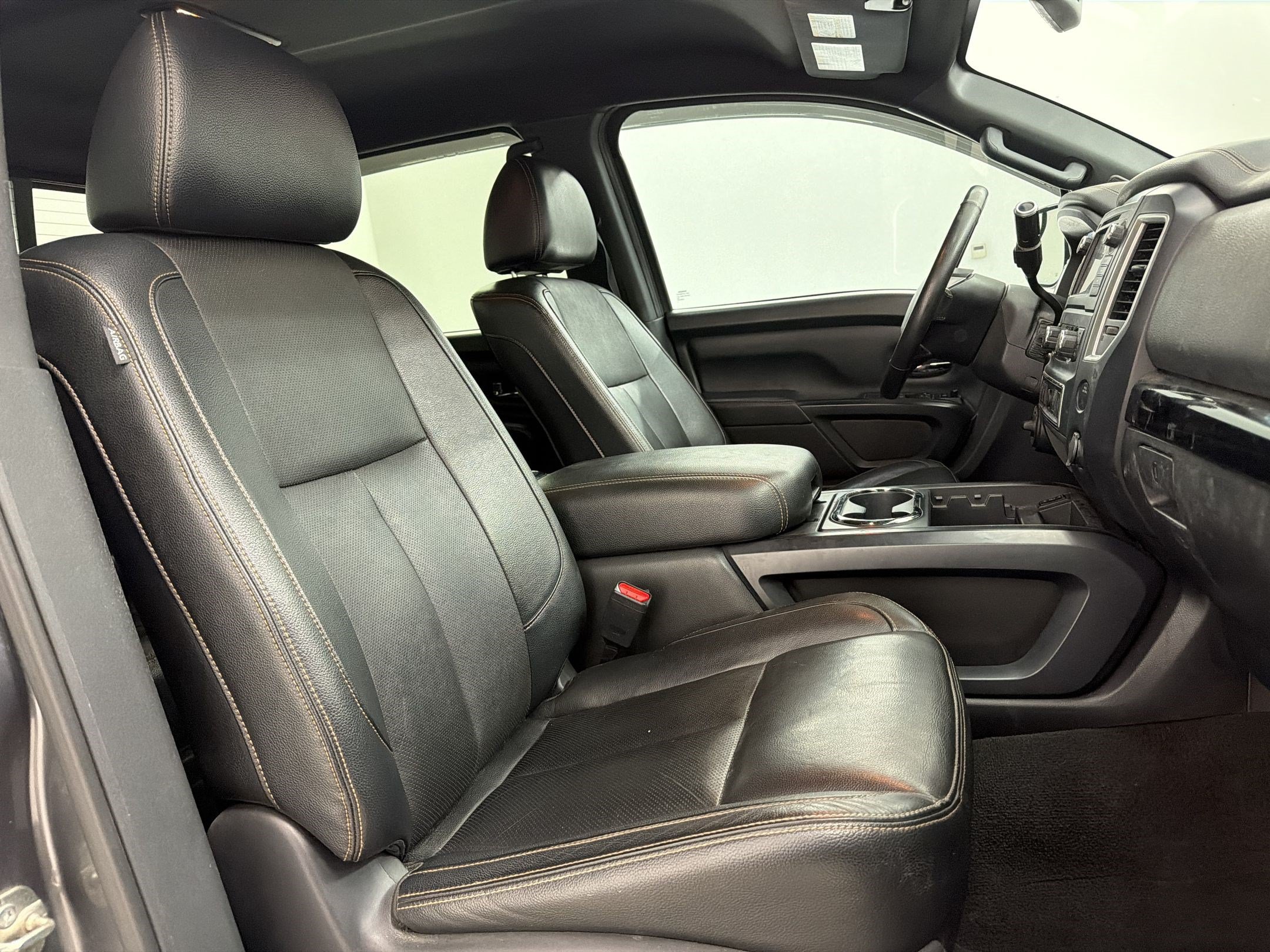 Used 2019 Nissan Titan SL w/ Midnight Edition AWD/4WD image 25