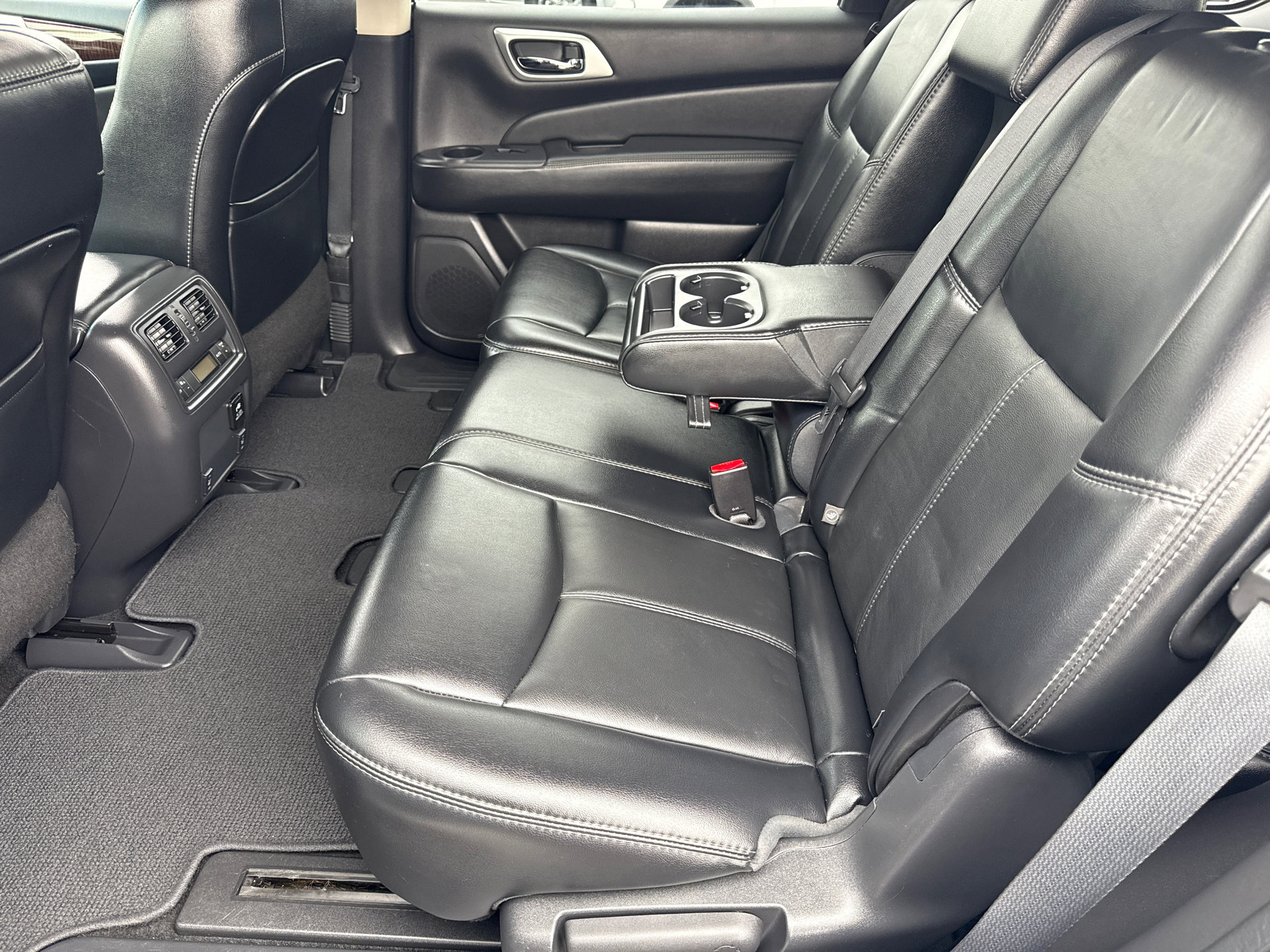Used 2015 Nissan Pathfinder SL FWD image 18