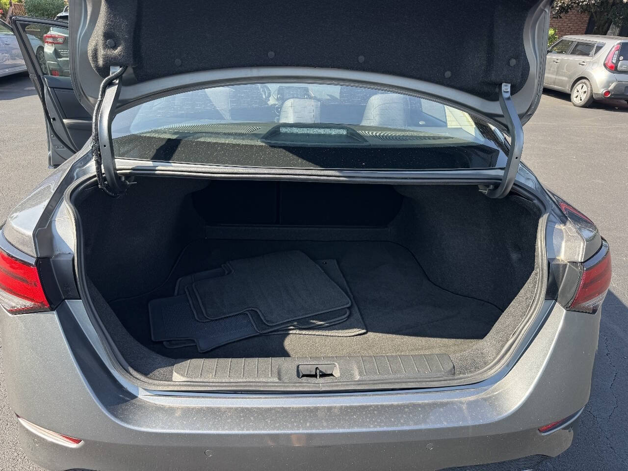 Used 2024 Nissan Sentra S FWD image 16