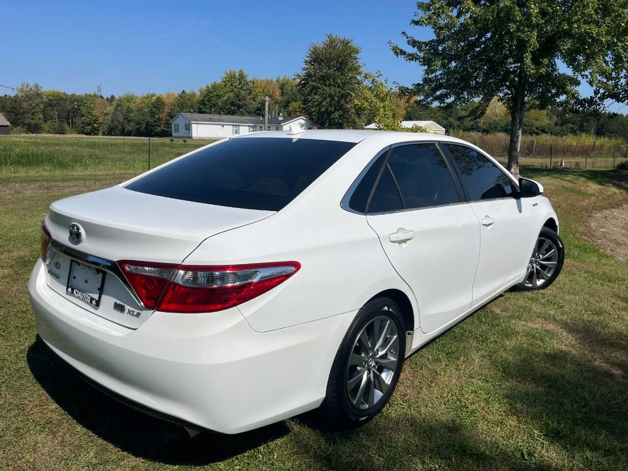 Used 2017 Toyota Camry XLE w/ Moonroof Package image 10