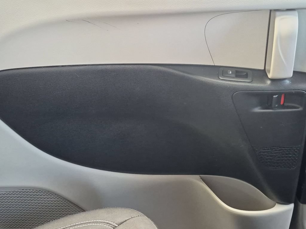 Used 2023 Chrysler Voyager LX FWD image 26