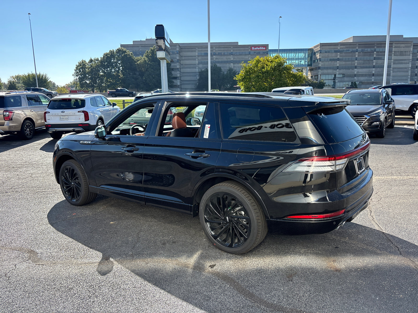 New 2027 Lincoln Aviator Reserve w/ Jet Appearance Package AWD/4WD image 5