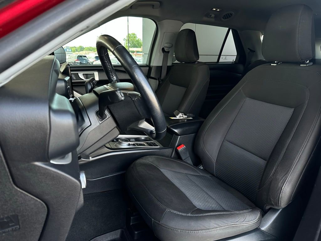 Used 2022 Ford Explorer XLT image 14
