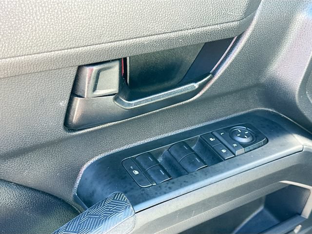 Used 2025 Toyota Tacoma SR5 AWD/4WD image 17