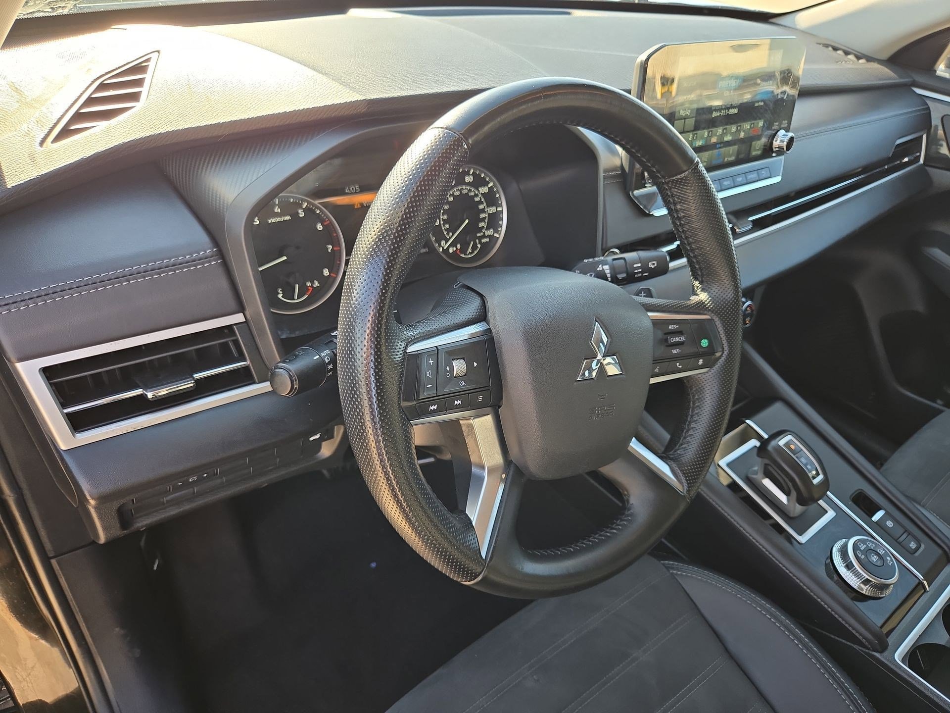 Used 2024 Mitsubishi Outlander SE image 12