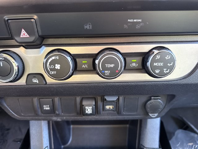 Used 2020 Toyota Tacoma SR5 AWD/4WD image 27