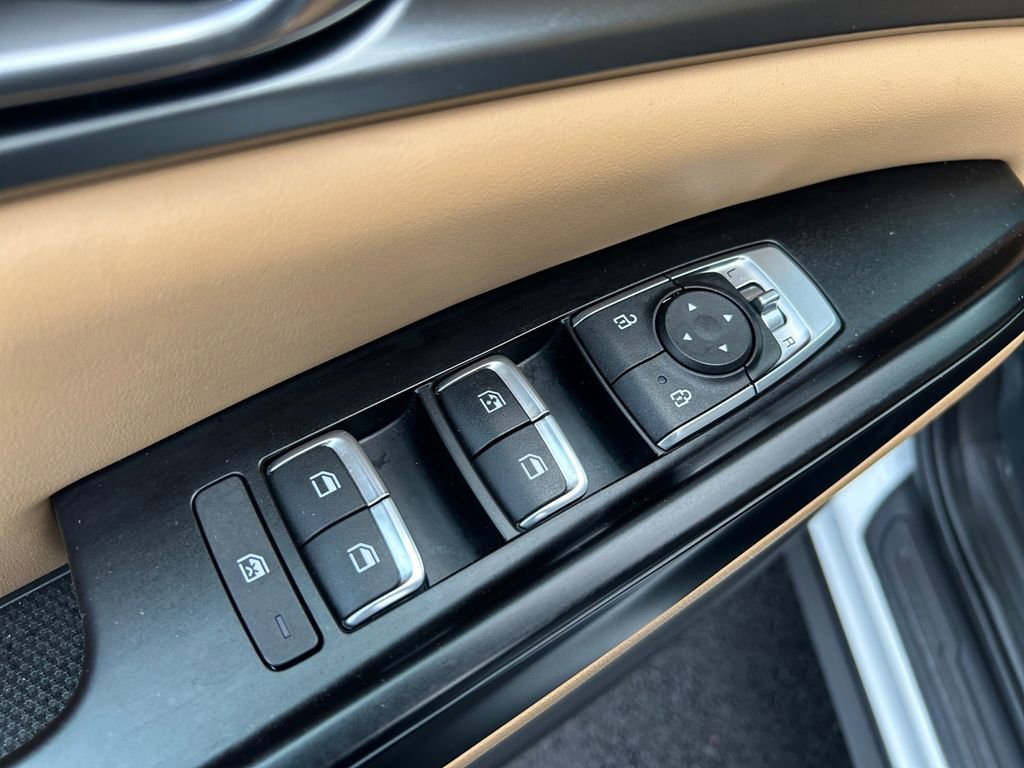 Used 2024 Kia Carnival LX image 23