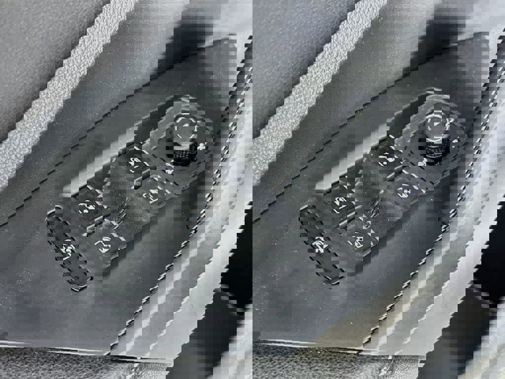 Used 2025 Volkswagen Jetta Sport image 26