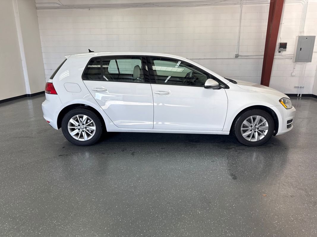 Used 2015 Volkswagen Golf S image 3