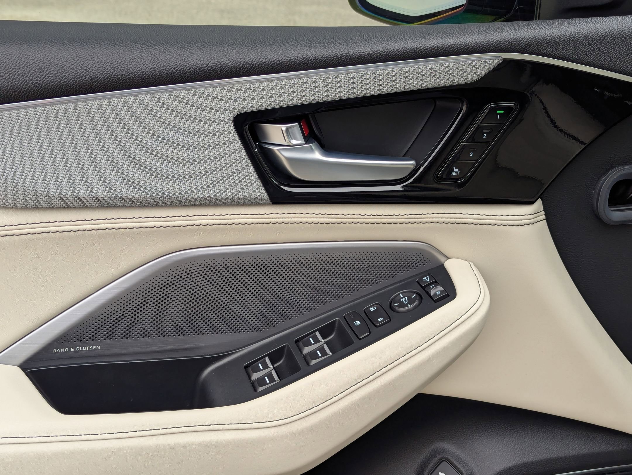 Used 2025 Acura MDX A-Spec image 12