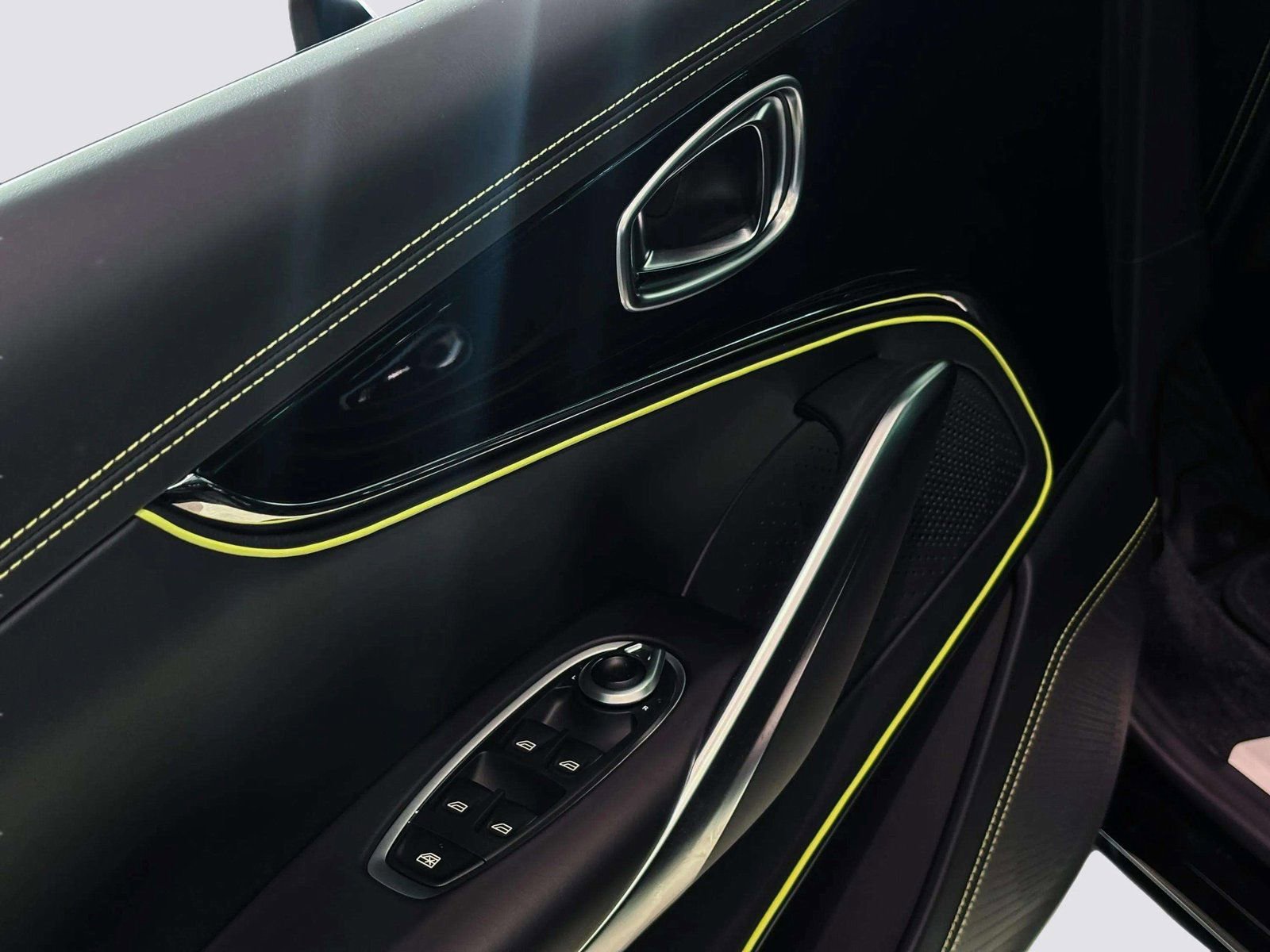 New 2026 Aston Martin DBX S image 23