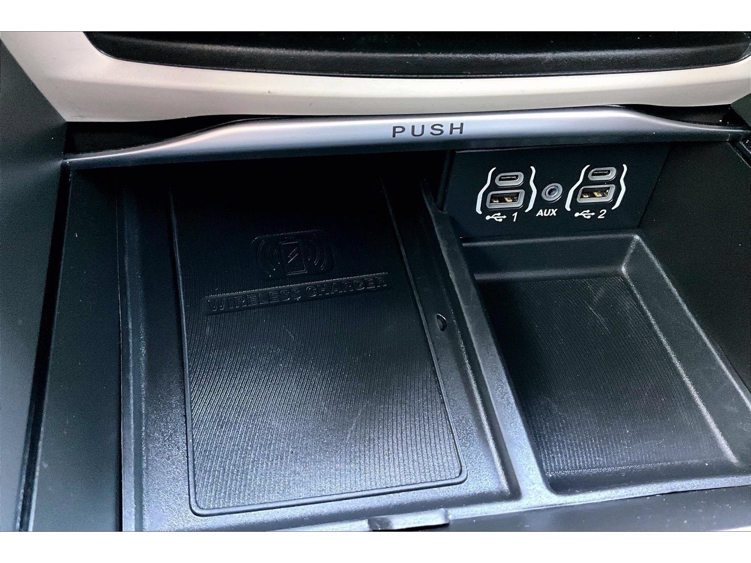 Used 2022 Chrysler Pacifica Limited FWD image 27