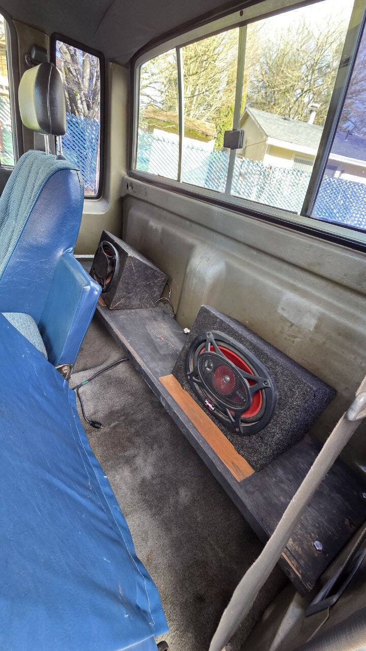 Used 1987 Toyota Pickup Deluxe AWD/4WD image 14