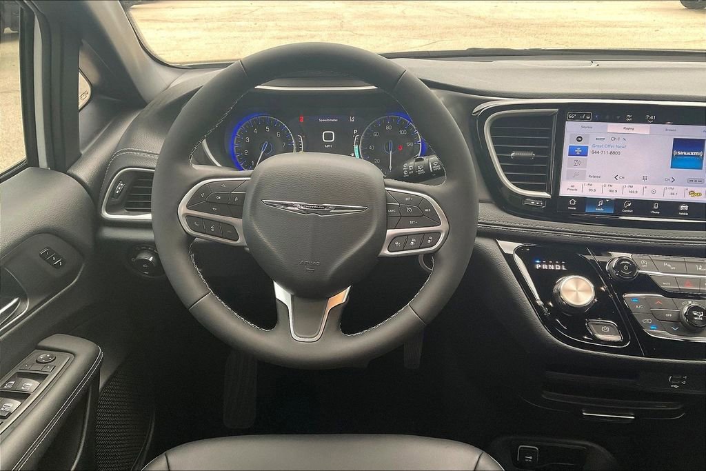 New 2026 Chrysler Pacifica Select image 20