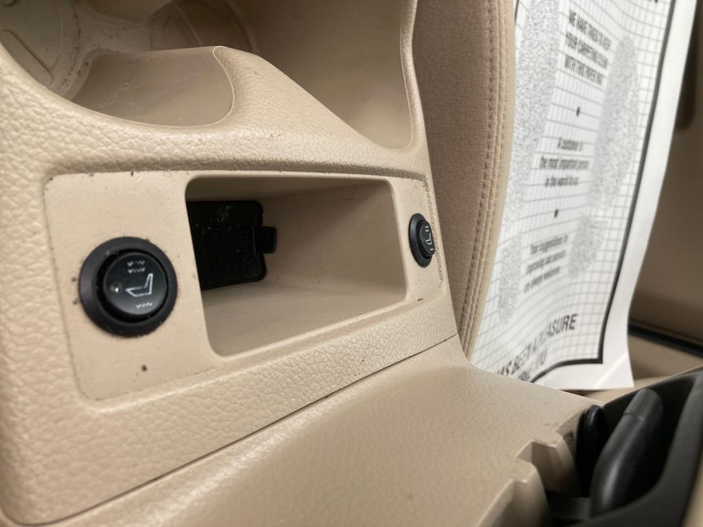 Used 2016 Nissan Rogue SV image 45