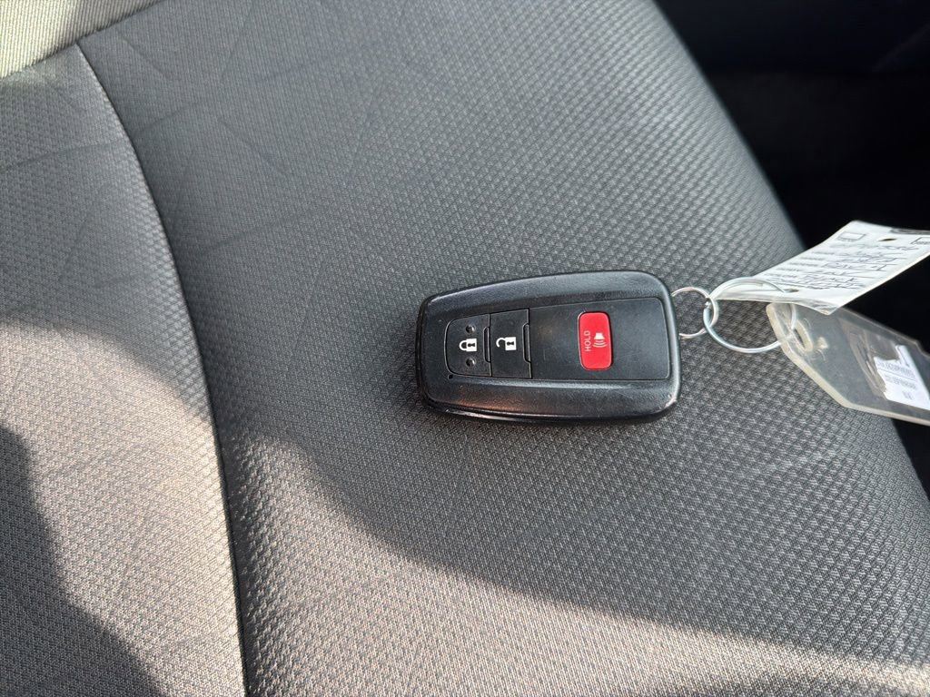 Used 2025 Toyota RAV4 XLE image 26