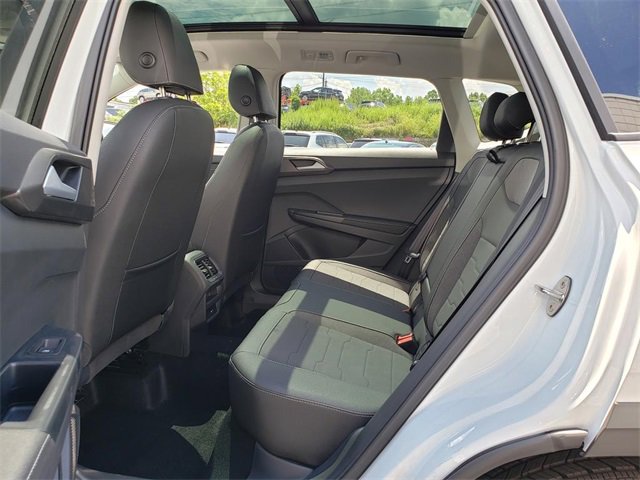 New 2025 Volkswagen Taos SE image 8