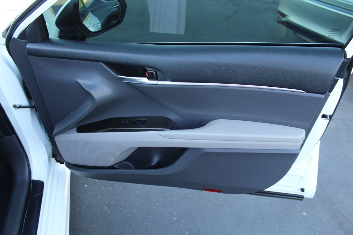 Used 2022 Toyota Camry SE w/ Convenience Package FWD image 19