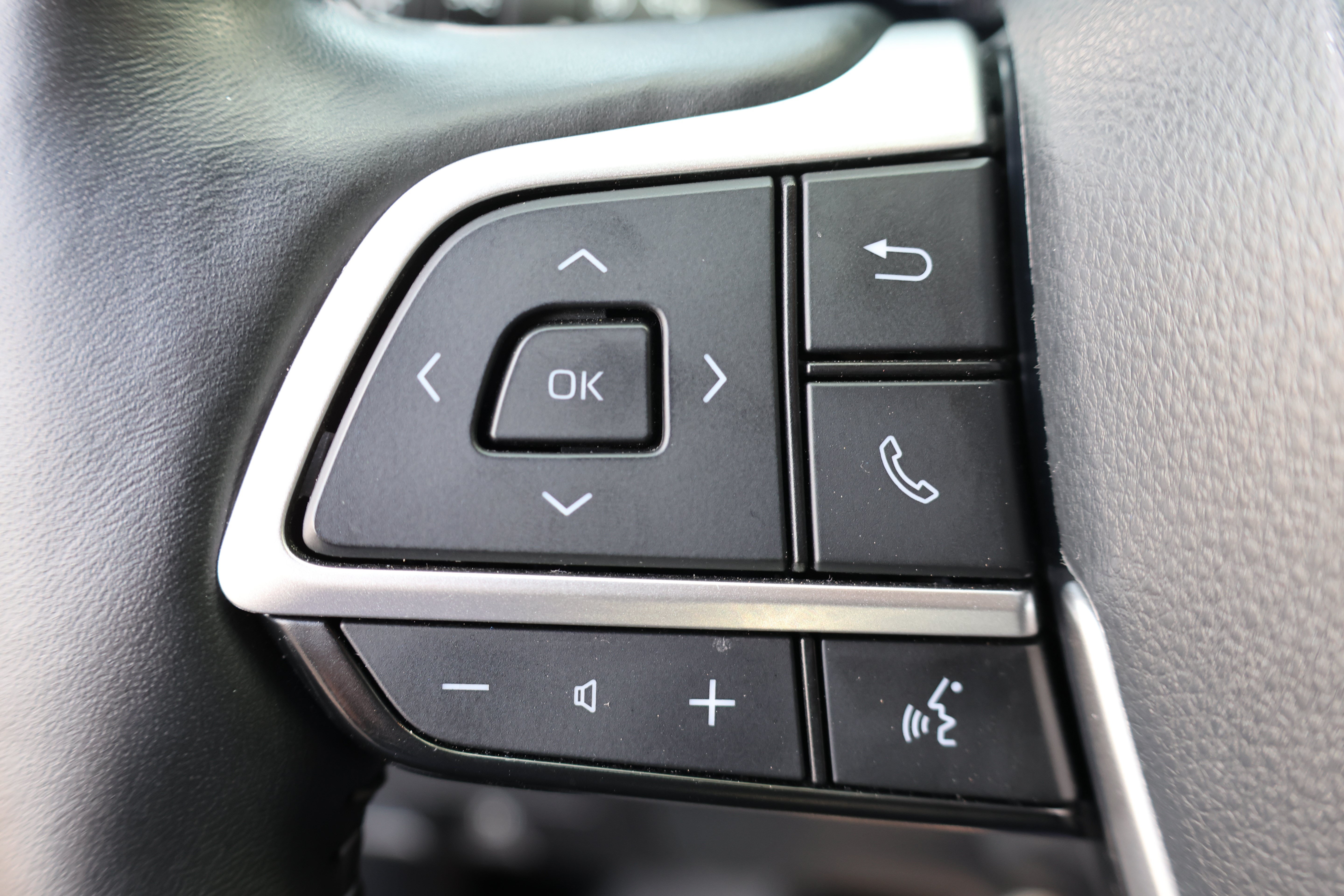 Certified 2024 Toyota Highlander Limited AWD/4WD image 28